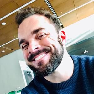 Meet your Posher, Dustin